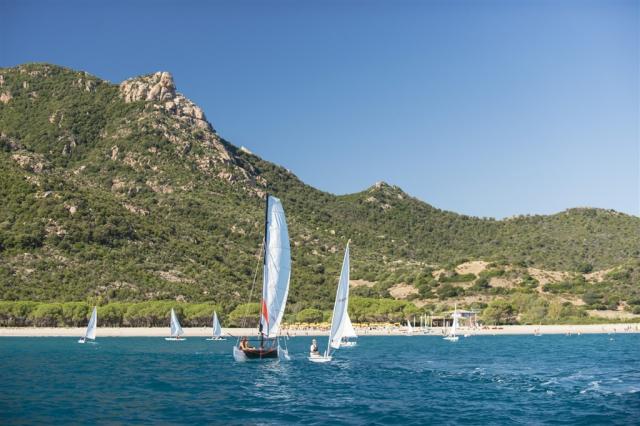 barche a vela e panorama.jpg