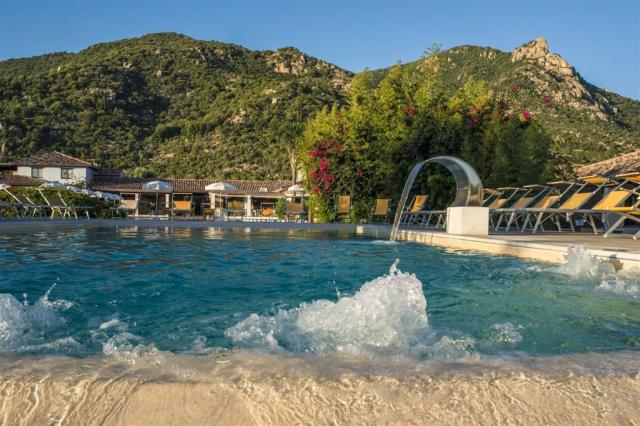 piscina relax cascata.jpg