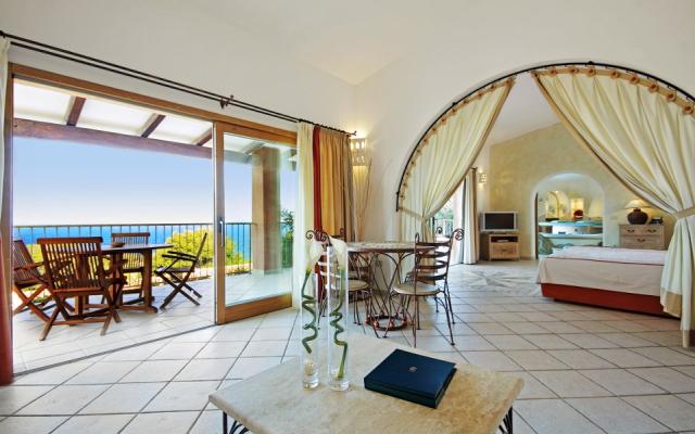 resort-valle-dell-erica-gallery-presidenziale-vista-mare-santa-