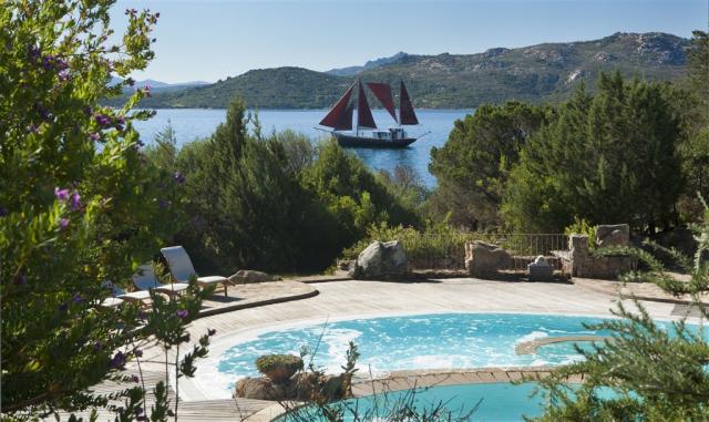 CAPO_DORSO_19_Orso_benessere piscine_ pulcinellaRGB.jpg