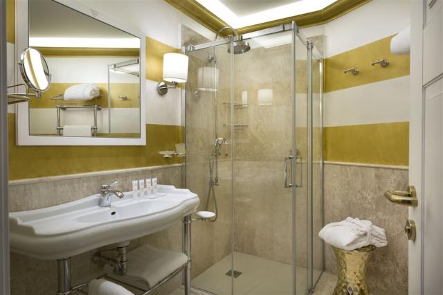 ABIDORU_Deluxe Room_bathroom.jpg