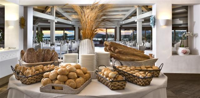 ABIDORU_Central Restaurant_Bread.jpg