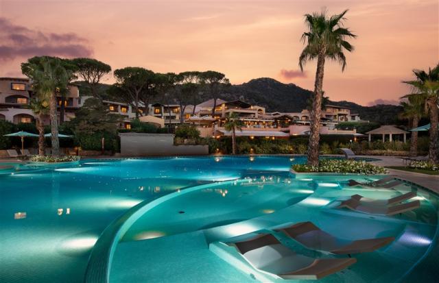 Twilight Piscina_72dpi6-1.jpg