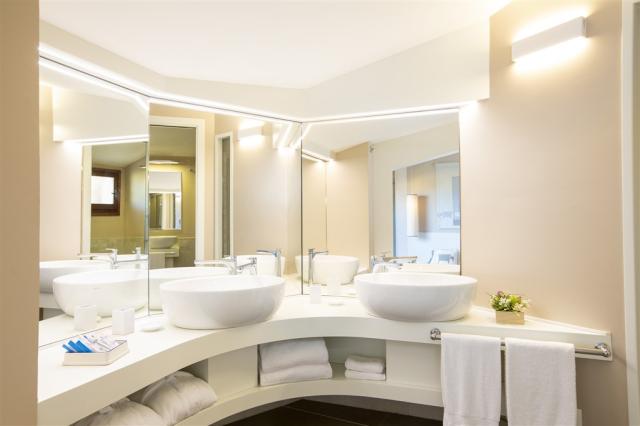 Hotel_Baia_di_Nora _Suite (4).jpg