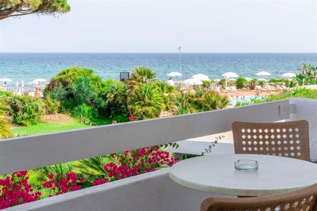 hotel-flamingo-sardegna-pula-camera-superior-vista-mare-veranda