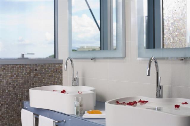 detail-bathroom_junior_.jpg