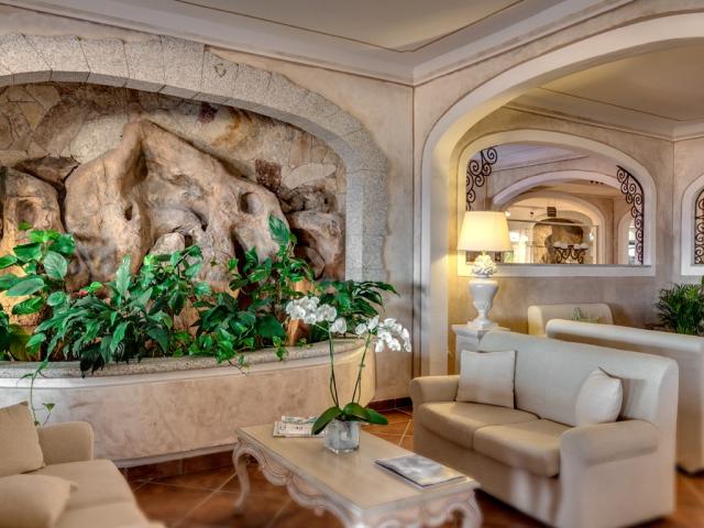 COLONNA_RESORT_hala.jpg