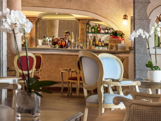 COLONNA_RESORT_bar.jpg