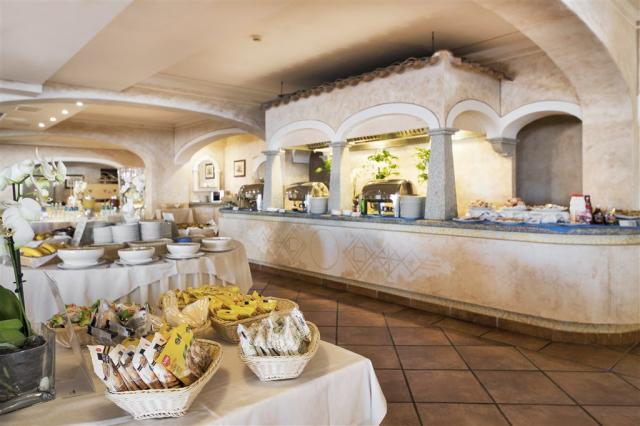 COLONNA_RESORT_restaurace_Buffet Breakfast 2.jpg