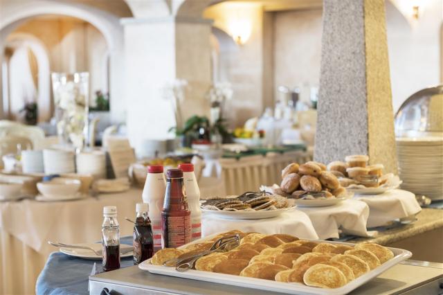 COLONNA_RESORT_restaurace_Buffet Breakfast 5.jpg