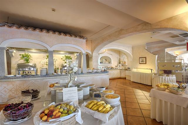 COLONNA_RESORT_restaurace_Buffet Breakfast 4.jpg