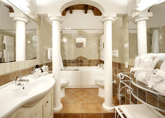COLONNA_RESORT_Room_BagnoDeluxe.jpg