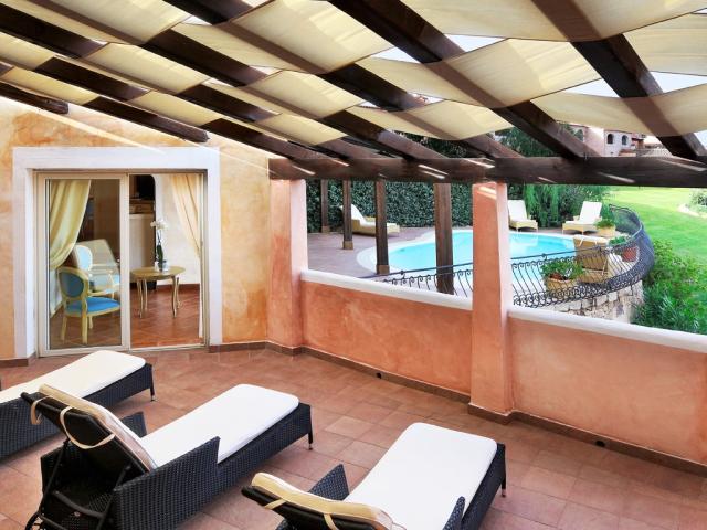 COLONNA_RESORT_terasa_Imperial_Suite.jpg