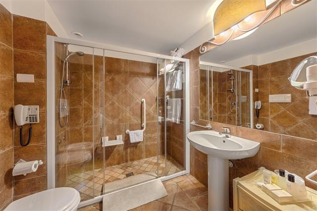 COLONNA_RESORT_Room_Bagno_Disabili.jpg
