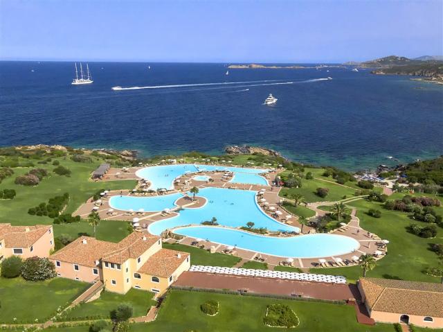 COLONNA_RESORT_bazen.jpg