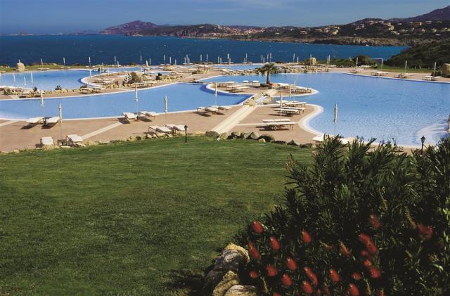 COLONNA_RESORT_Pool Area_5.jpg