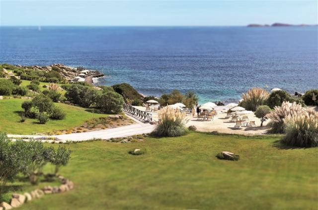 COLONNA_RESORT_Beach.jpg
