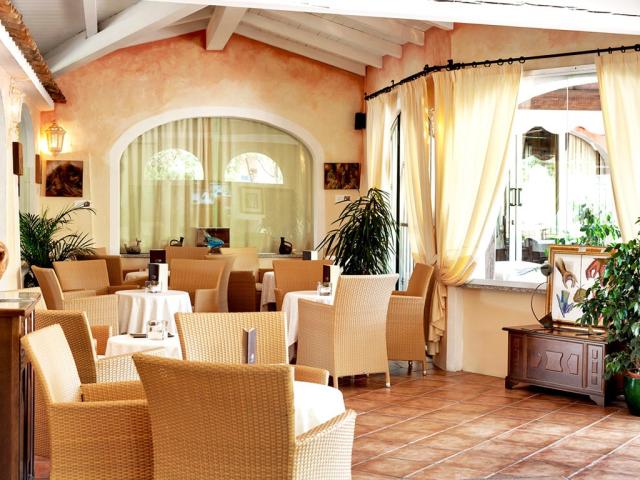 COLONNA_COUNTRY_lobby_bar.jpg