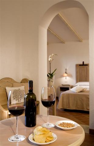 GRAND_HOTEL_CAPO_TESTA_JuiorSuite_details.jpg