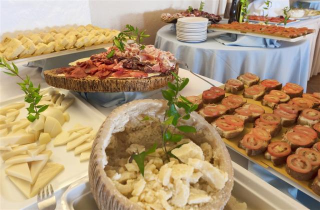 Buffet Lunch 1 _CT.jpg