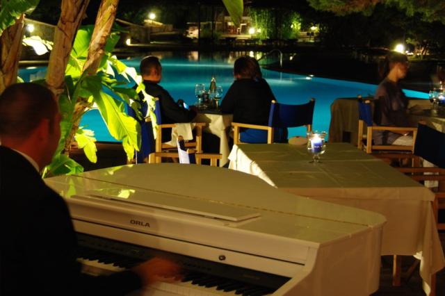 HOTEL LE SABINE_RESTAURACE ROMANTICO.jpg