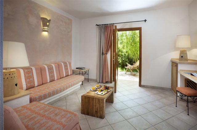 HOTEL LE SABINE_OBÝVACÍ POKOJ V POKOJI SUITE.jpg