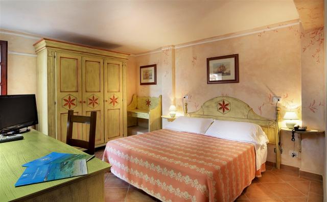 COLONNA_BEACH_HOTEL_MARINELLA_StandardnoBalcone1.jpg