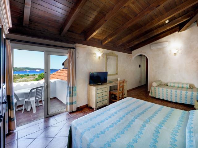 COLONNA_BEACH_HOTEL_MARINELLA_standardvistamarefrontale.jpg