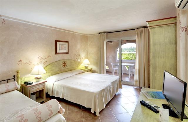 COLONNA_BEACH_HOTEL_MARINELLA_VistaMareFrontaleBalcone1.jpg