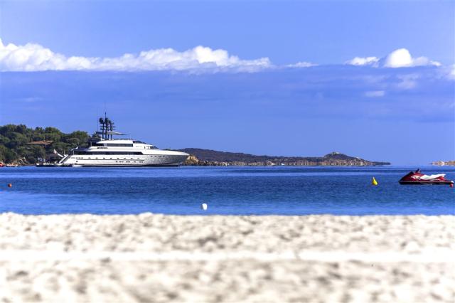 COLONNA_BEACH_HOTEL_MARINELLA_Spiaggia1.jpg