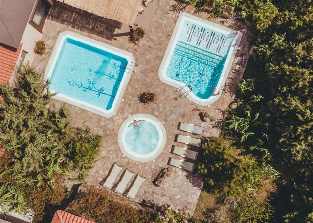 14_Dune_piscine_spa_modella_RGB.jpg