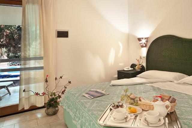 HOTEL LE ROCCE_POKOJ SUPERIOR.jpg