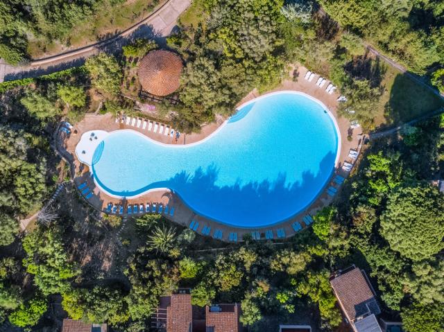 5b_Mirto_2_piscina_RGB_C.jpg