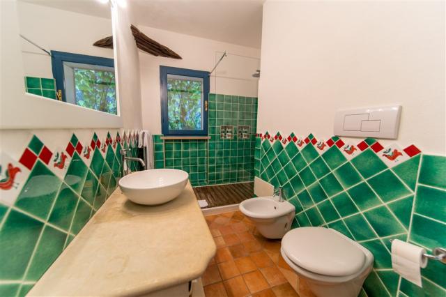 bathroomclassicA.JPG