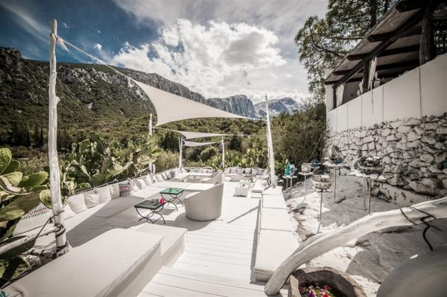 SU_GOLOGONE_bar magico tablao.jpg