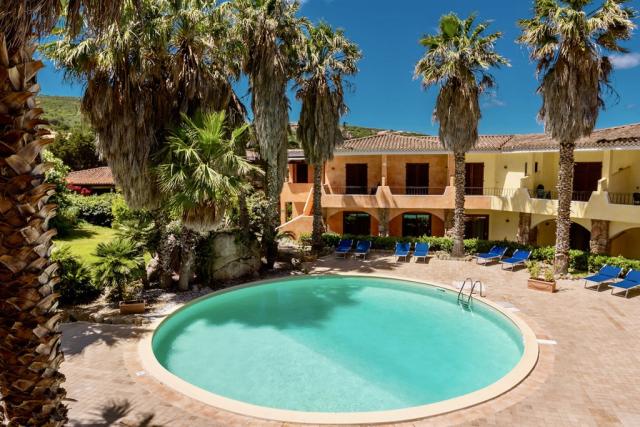 Isstravel GreenVillage piscina 1.jpg