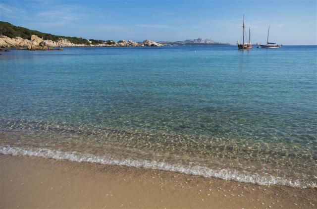 CLUB_HOTEL_spiaggia_di_baja sardinia2.jpg