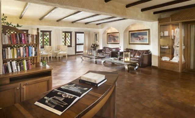 CLUB_HOTEL_sala_lettura.jpg