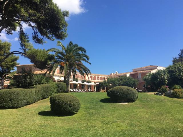 CALA_CATERINA_hotel_ze_zahrady.JPG
