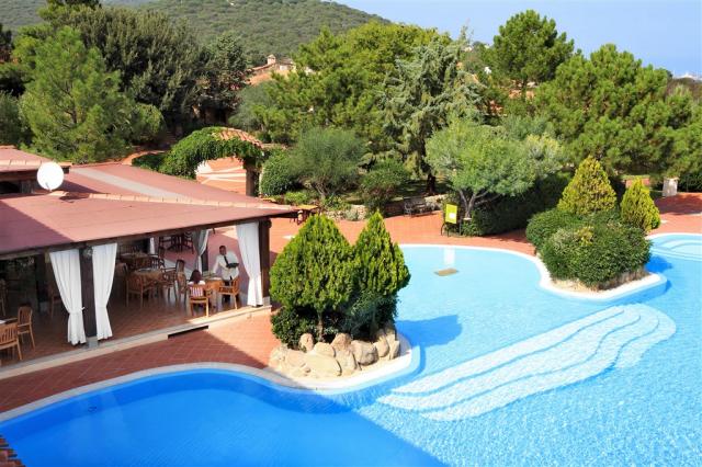COLONNA_DU_GOLF_Du Golf_Pool2.jpg