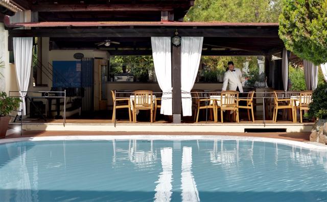 COLONNA_DU_GOLF_Du Golf_Bar1.jpg