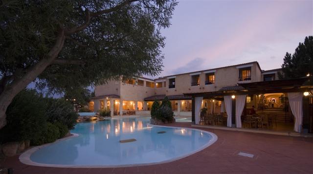 COLONNA_DU_GOLF_Du Golf_PoolNight2.jpg