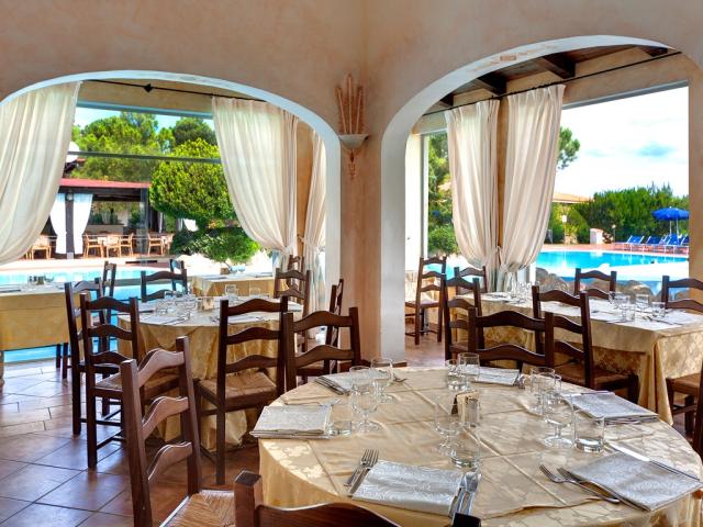COLONNA_DU_GOLF_restaurace1.jpg