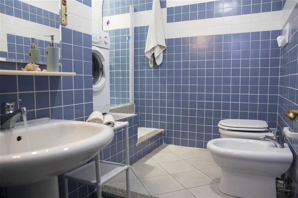 16. bagno_a_due_passi_isola_rossa_sardegna.jpg