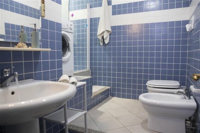 16. bagno_a_due_passi_isola_rossa_sardegna.jpg