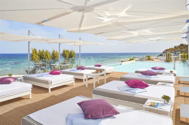 Infinity Pool2_Tyson_20191.jpg