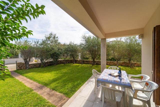 IssTravel Le Canne Patio.jpg