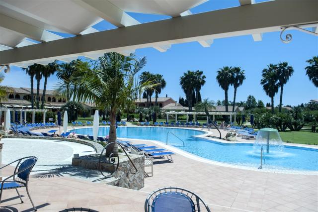 Swimmingpool overwiew1.jpg