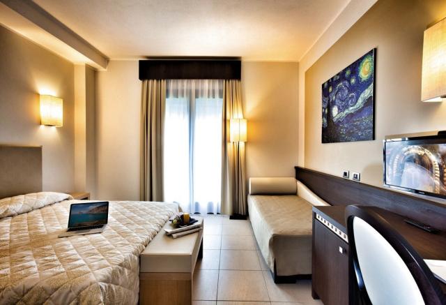deluxe_triple_lu_hotel.jpg