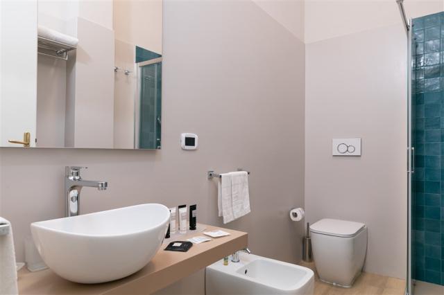Comfort Bathroom (2).JPG